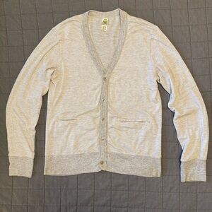 Alternative Light Gray Knit Top with Recycled-Inspired Tag